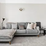 Luxury 3 Bedroom Apartment In The Heart Of High Street Kensington, London.