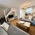 3 Bedroom House 2 Stops From London Bridge