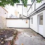 Bright, Spacious & Large Wimbledon Flat