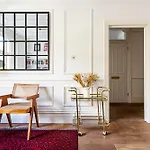 Stunning Maida Vaile Apartment