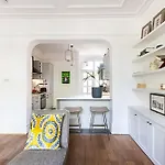 Stunning Maida Vaile Apartment