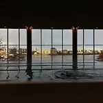 Canary Riverside Plaza Hotel