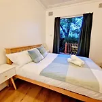 Lovely Ground Floor Home With High Ceiling And A Private Garden By Earl\'S Court Station