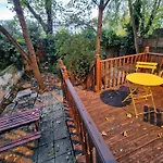 Lovely Ground Floor Home With High Ceiling And A Private Garden By Earl\'S Court Station