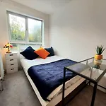 Free Parking - 4 Bed - 3 Bath - Sofa Bed - Digital Lock Entry