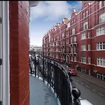 Elegant Bright Central London Flat - Sleeps 5