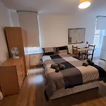 Private Self-Contained Studio Close To Hampstead, Golders Green & Camden Town