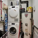 Bright 2 Bedroom Flat In Old Street With Balcony
