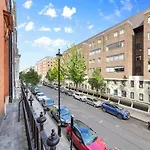 Harley Street Luxury Snug