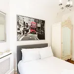 Bright Warwick Chambers Apartment