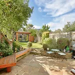 Family 4-Bed House & Secluded Garden - Wimbledon