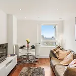Entire 1 Bedroom Apartment Short Term Rental & Flexible Renting Canary Wharf With Free Wifi