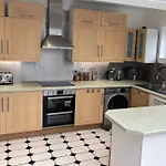 Wandsworth, South London Deluxe King Room 1
