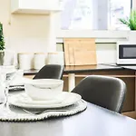 Cosy Property Right By Warren Street Station! Free Wifi!