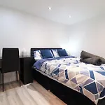 Den Accommodation & Short Lets Greenwich London - 3 Bed House