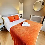Brilliant 3 Bedroom\'S Apartment In Hyde Park With Elevator - 1 Flight Of Stairs Only