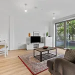 Centrally Located - Modern - 2Bed - 2Bath Apartment