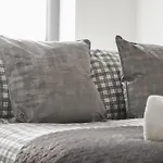 Centrally Located - Modern - 2Bed - 2Bath Apartment