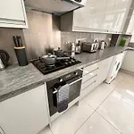 Double And Single Rooms In Bromley By Bow