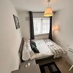 Double And Single Rooms In Bromley By Bow