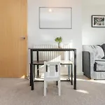 Bright & Airy 1 Bedroom Apartment In Trendy Peckham