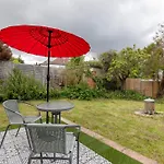 Cosy 2 Bedroom Apartment Near Wembley, Garden, Late Check In