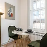 Stylish 1 Bed Flats In Soho, Next To Piccadilly Circus And Trafalgar Square
