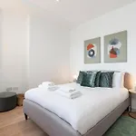 Stylish 1 Bed Flats In Soho, Next To Piccadilly Circus And Trafalgar Square