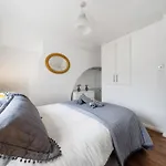 Charming Cottage In Hampstead Heath