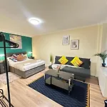Hyde Park Studio Apartment