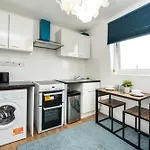 Me3 Cute Central Flat-2Bdr-Next To Queens Marry Hospital