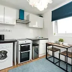Me3 Cute Central Flat-2Bdr-Next To Queens Marry Hospital