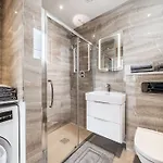 Amazing One Bedroom Penthouse In Wimbledon