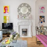 Cosy And Stylish Chelsea 2 Bedroom Flat