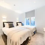 Amazing 3 Bedroom Flat In The Heart Of Wimbledon