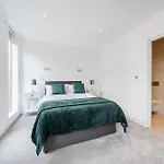 Amazing 3 Bedroom Flat In The Heart Of Wimbledon