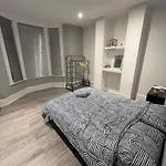 Cozy Two Bed In Brixton Next To Station
