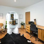Contemporary 5 Bedroom With Garden North Finchley