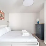 Cosy East London Retreat
