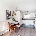 Cosy East London Retreat