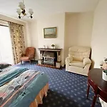 Barking London House Sleeps 12 - Parking - Train Tube - Airport