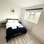 Central 2 Bed Property Near Nine Elms Station