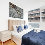 Loft-Style 3 Bed Apartment Short Term Rental & Flexible Renting Hoxton With Free Wifi & Terrace !
