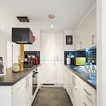 Livestay - Modern Two Bed Apartment In Stratford