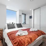 New Apartment 20 Mins From Waterloo London Bp36