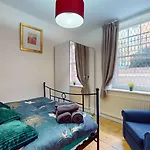 2 Bedroom Flat In Marylebone