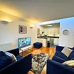 The Heart Of Kensington Mews - 3 Bedrooms House-Private Entrance-Hyde Park Walk Away-Green Park 9 Minutes Underground- The Best Of London With Glamour Of Kensington
