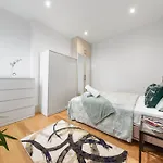 Modern Spacious 1 Bed Flat Near Richmond Park