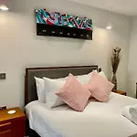 Hackney 1 Bed Garden Flat