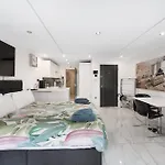Stylish New Covent Garden Soho Studio Suite Apart